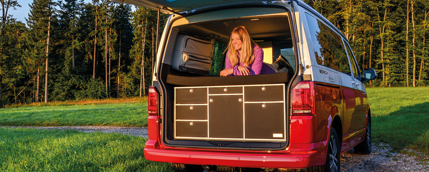 VanEssa Heckkueche im VW T6.1 California Beach mit Schlafsystem