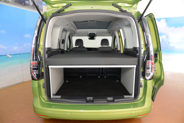 VanEssa Schlafsystem Doppelbett VW Caddy 5 Ford Tourneo Connect 3 aufgebaut im Fahrzeug