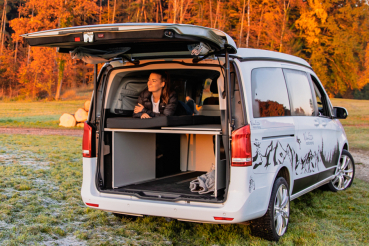 VanEssa Sleeping system Surfer split as single bed without sleeping pad in the Mercedes V-Class