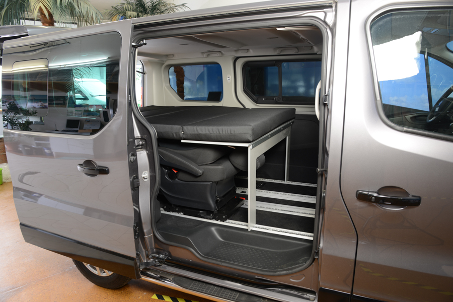 Sleeping in your Renault Trafic III Spaceclass / Opel Vivaro B zafira life  with our VanEssa bed for single seats - VanEssa mobilcamping
