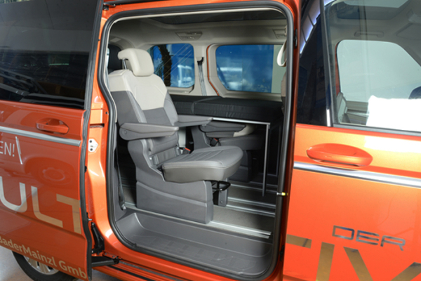 Schlafsystem zur Küche Surfer geteilt - VW T7 Multivan