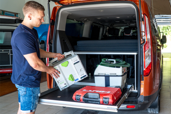 VanEssa Heckauszug Riva im Ford Tourneo Custom fuer Handwerk