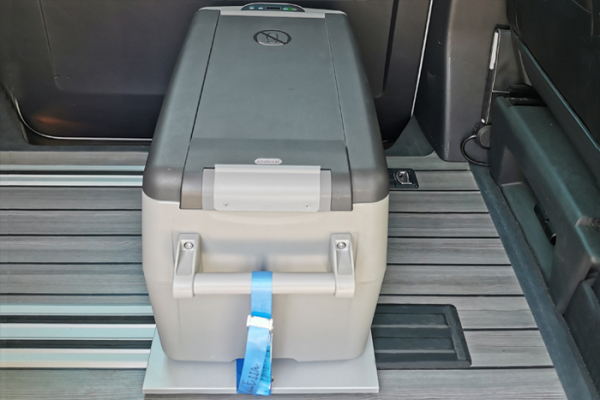 Floor plate for fixation of Indel B TB31