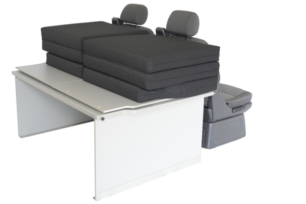 Simple and modern – VanEssa´s Sleeping system Surfer divided
