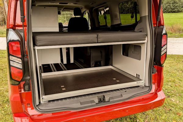 VanEssa Riva rear pull-out in Ford Tourneo Custom under sleeping system