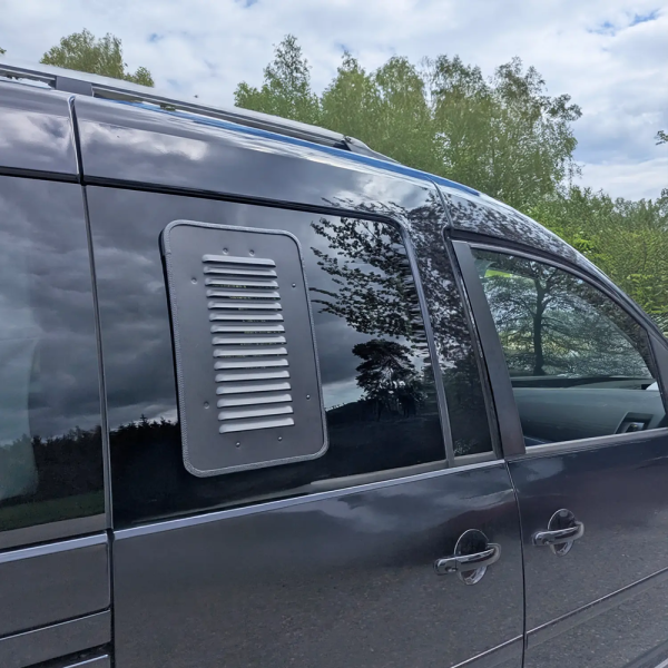Lueftungsgitter Schiebefenster VW Caddy Beifahrerseite am Caddy