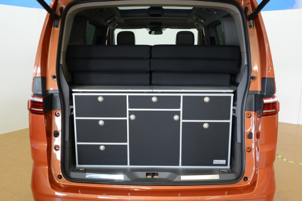 VanEssa Surfer sleeping system for split kitchen in VW T7 Multivan pack size