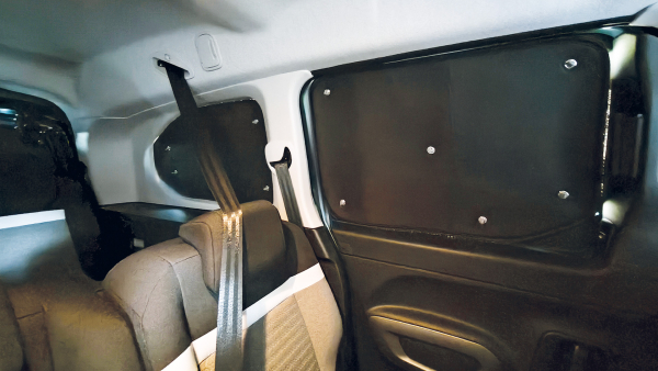 Darkening system thermal mats VW Caddy 5, single mat in the car black side