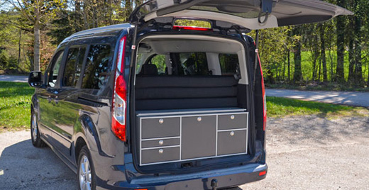 Ford Tourneo Connect mit VanEssa Campingbox und Bett