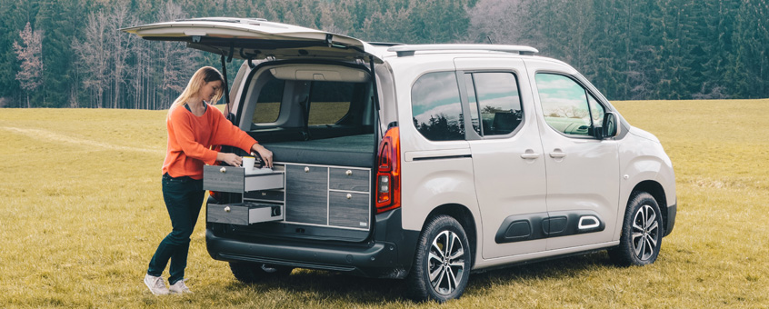 Berlingo Campingbus mit VanEssa Heckküche und Schlafsystem